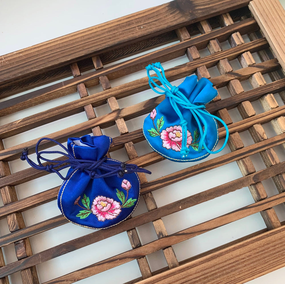 Lucky Pouch (2 colors)
