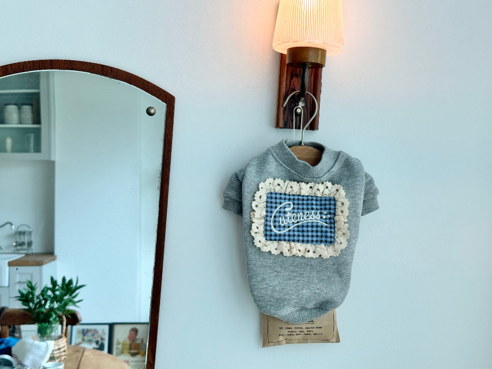 Cuteness Lace Sweatshirt (2 colors)