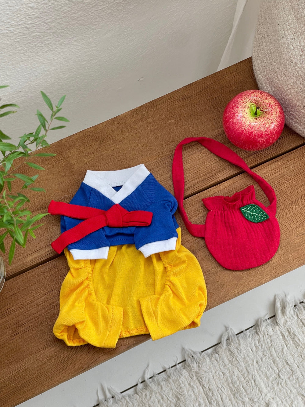 Snow White Hanbok (2 styles)