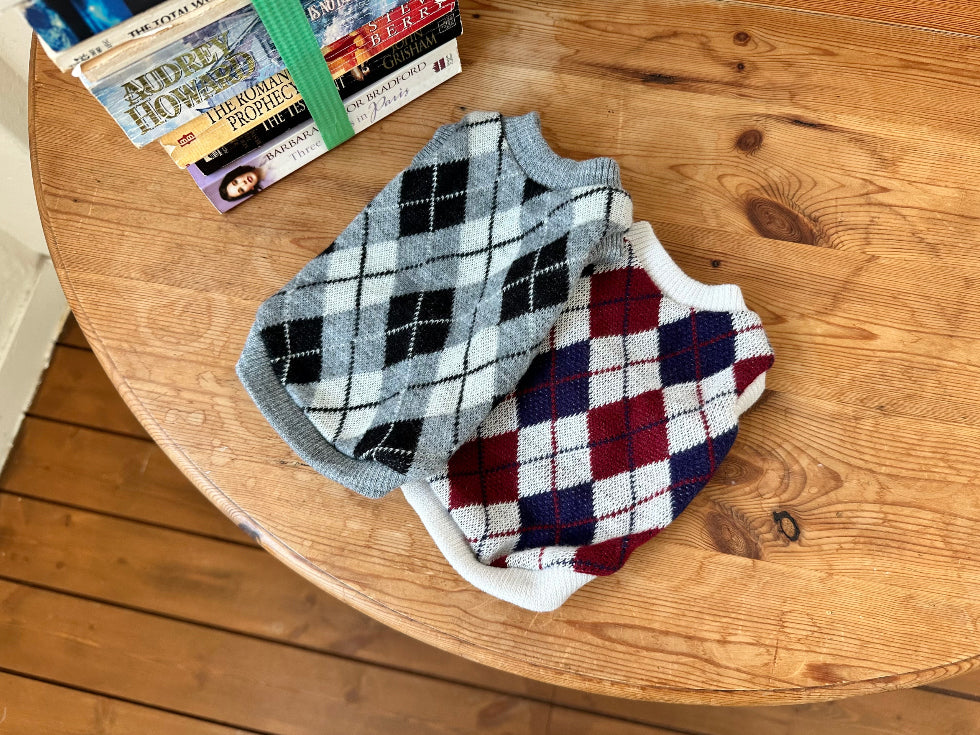 Argyle Knit Vest (2 colors)