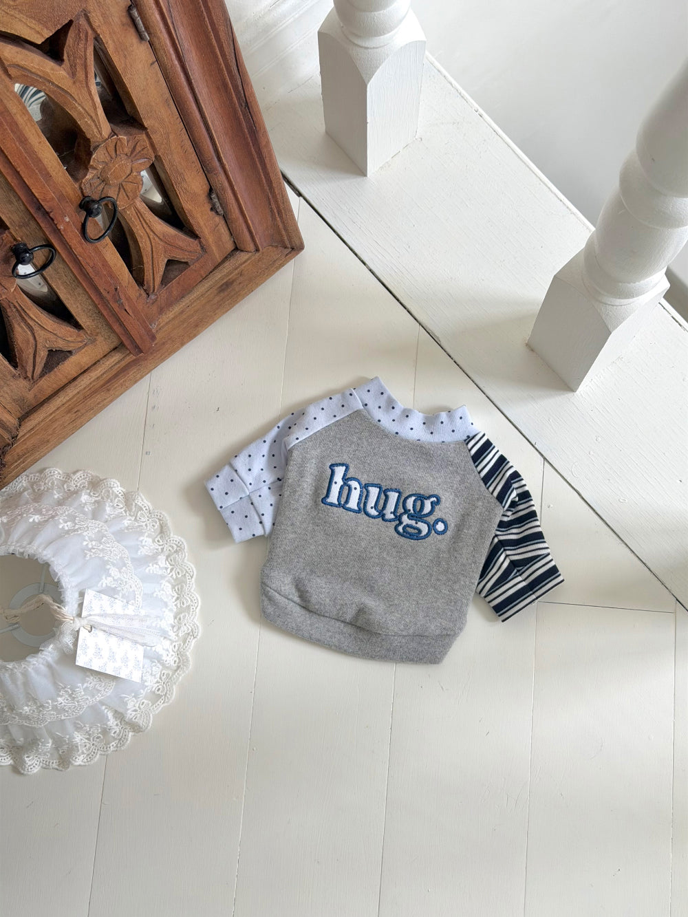 Hug Appliqué Sweatshirt (2 colors)