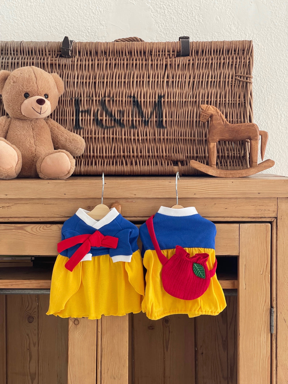 Snow White Hanbok (2 styles)