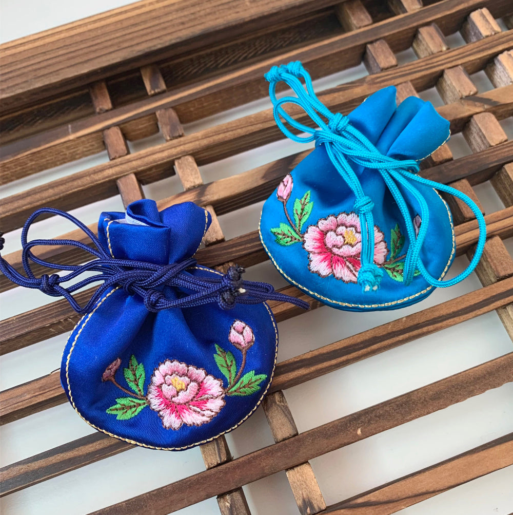 Lucky Pouch (2 colors)