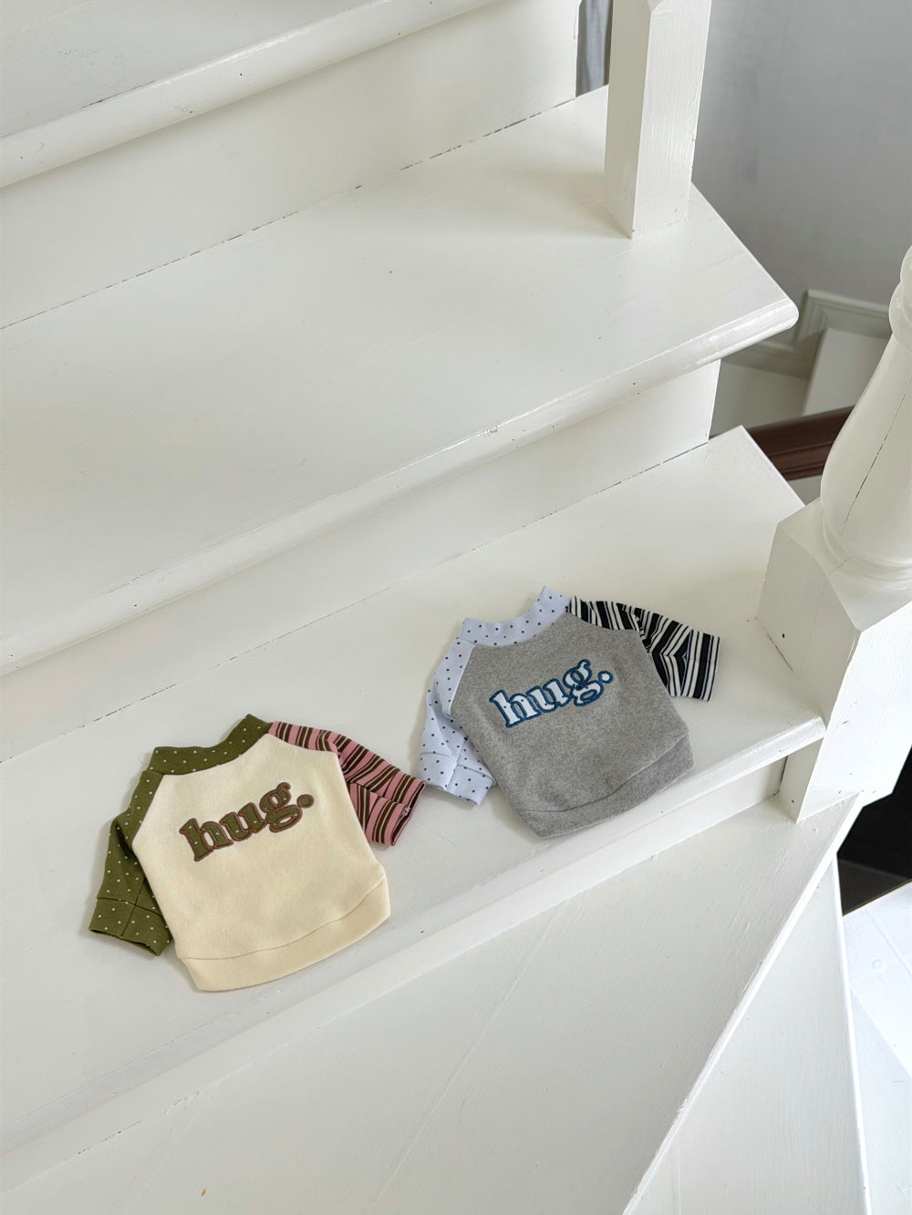 Hug Appliqué Sweatshirt (2 colors)