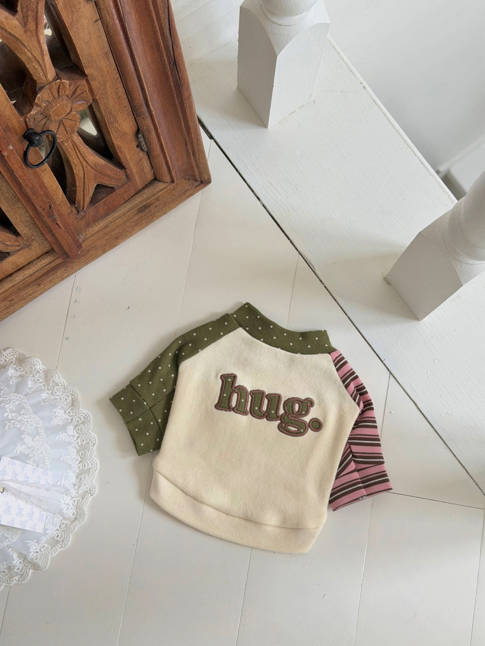 Hug Appliqué Sweatshirt (2 colors)